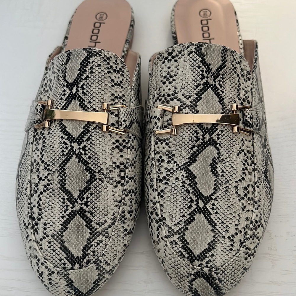 Dress shoes